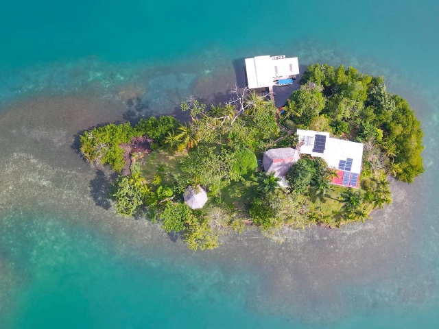 Off-Grid 3144 m² Private Tropical Eco Island in Bocas del Toro, Panama