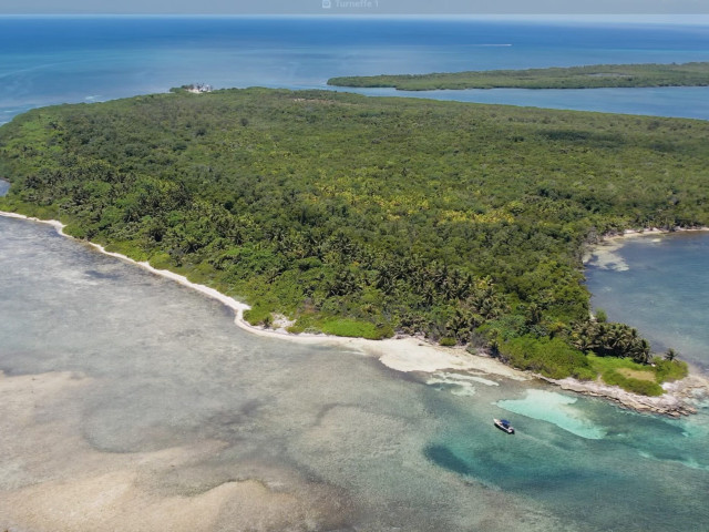 Caye Bokel — 33 Acre Private Virgin Island Parcel for Sale in Belize