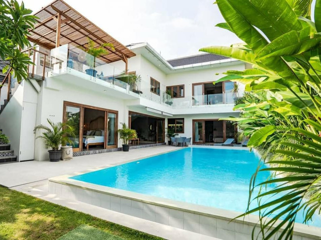 Comfortable 5 Bedroom Contemporary Beach Villa for Sale in the Heart of Canggu, Bali