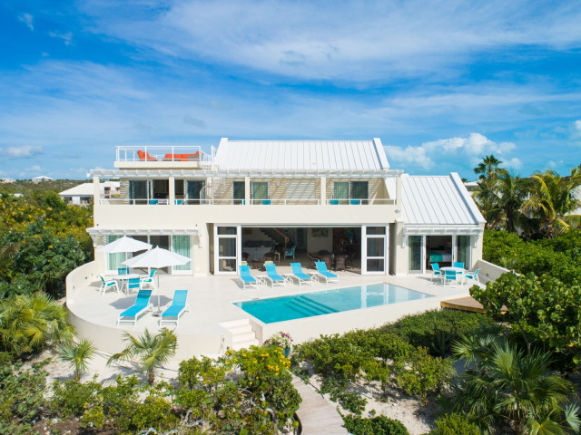 Stylish 5 Bedroom Luxury Beachfront Villa for Sale on Sapodilla Bay Beach, Turks & Caicos