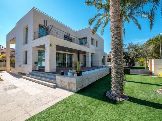 Fantastic 4 Bedroom Modern Villa for Sale in Orihuela Costa, Spain