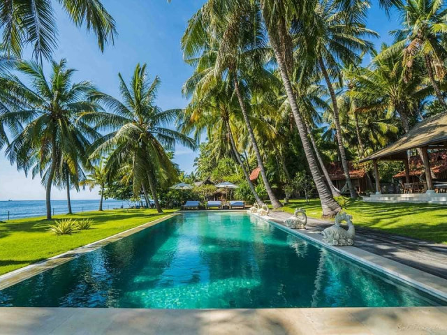 Breathtaking 7 Bedroom Absolute Beachfront Retreat for Sale in Tianyar, North Bali