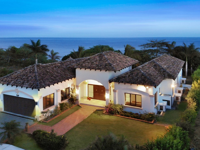 Elegant 4 Bedroom Beachfront Estate for Sale in Pedasi, Panama