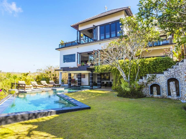 Stunning 4 Bedroom Modern Villa with Panoramic Ocean Views for Sale in Uluwatu, Bali