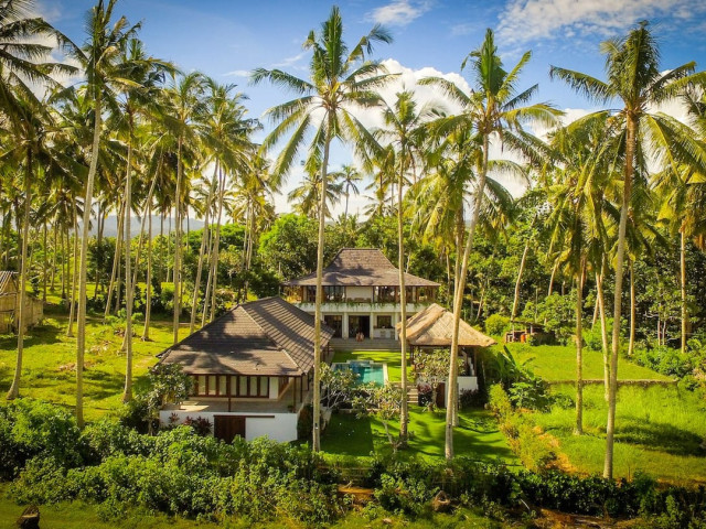 Stunning 4 Bedroom Modern Balinese Oceanfront Villa for Sale in Tabanan, Bali