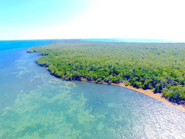 Long Middle Caye — 30 Acre Oceanfront Virgin Island Parcel for Sale Near Belize City