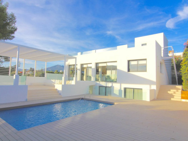 Beautiful 4 Bedroom Designer Villa for Sale in Nueva Andalucia, Marbella