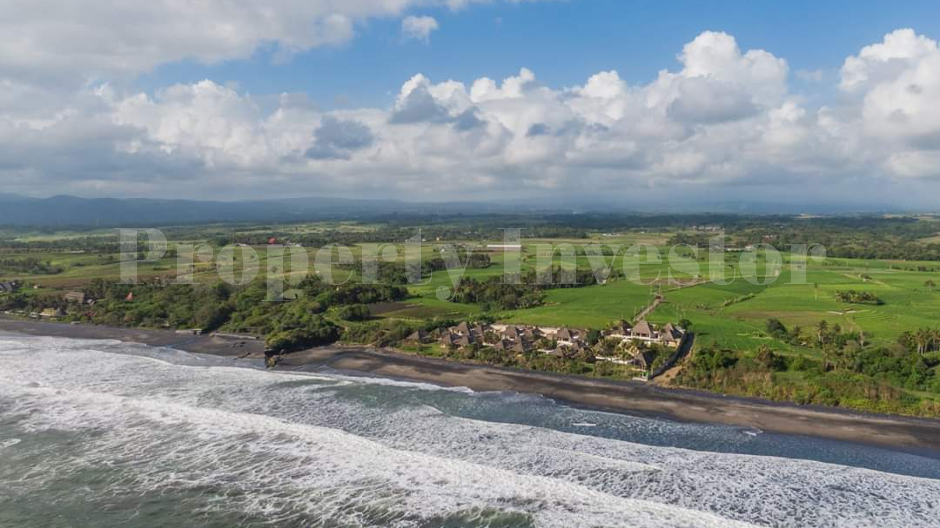 Chic Commercial Beachfront Estate with 4 Luxury Residences (17 Bedrooms) and Spacious Gardens & Pools in Tabanan, Bali