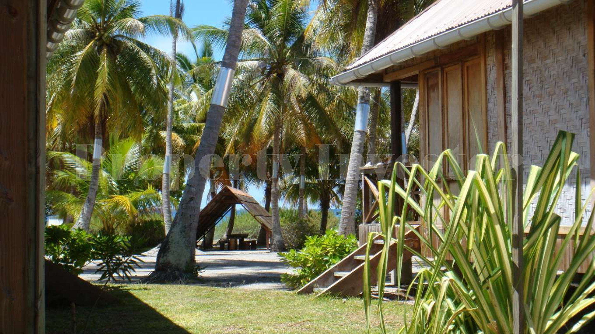 3.36 Hectare Private Boutique Island Retreat with 5 Bungalows in French Polynesia