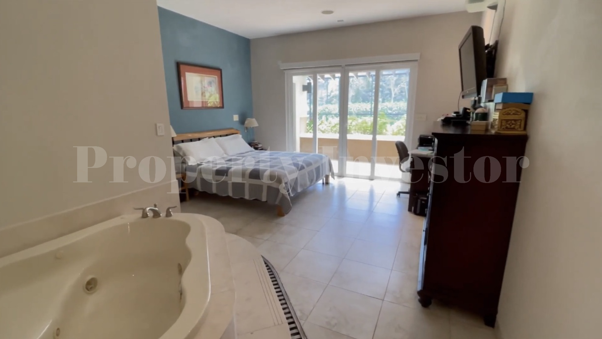 Outstanding 4 Bedroom Luxury Golf Club Residence for Sale in Cocoli, Panama City