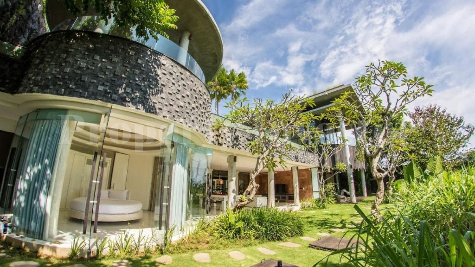 Impressive 4 Bedroom Contemporary Luxury Villa with Spectacular Valley Views for Sale in Uluwatu, Bali