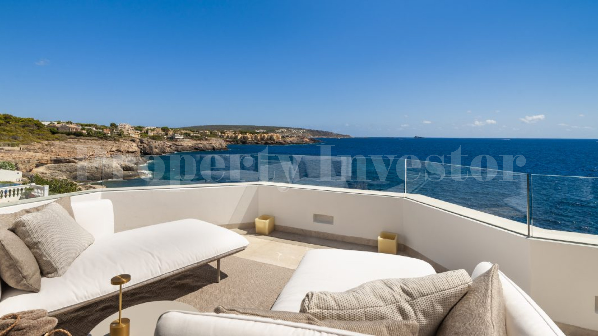 Stunning 4 Bedroom Seafront Villa in Nova Santa Ponsa