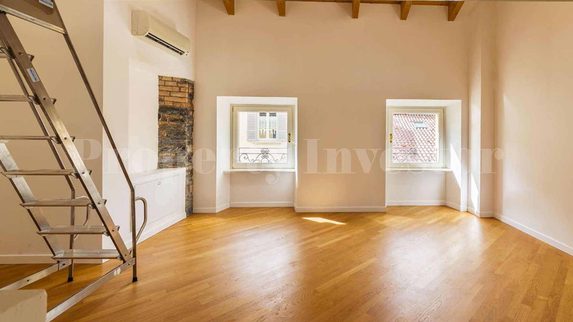 Restored Studio Apartment in the Historical Centre of Como (Apartment 2K)