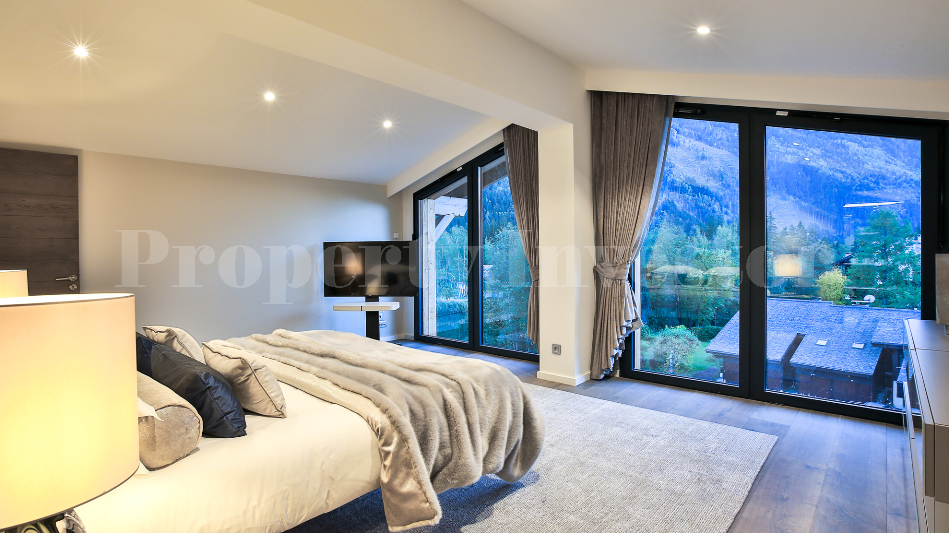 Spacious 4 Bedroom Luxury Mountain & Lake View Penthouse for Sale in Chamonix-Mont-Blanc, France