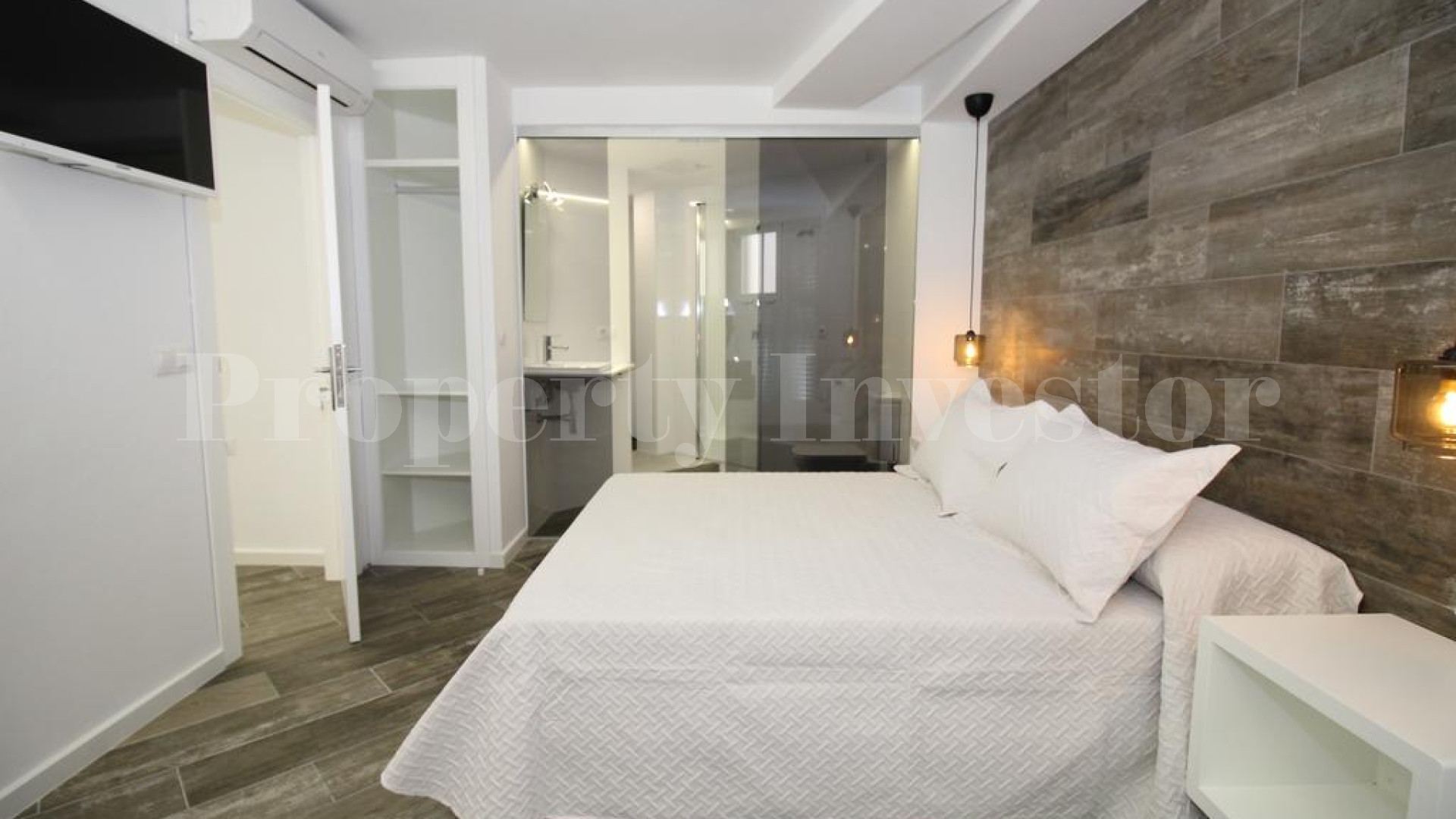 Comfortable 6 Double Bedroom Hotel for Sale in Santa Pola, Spain