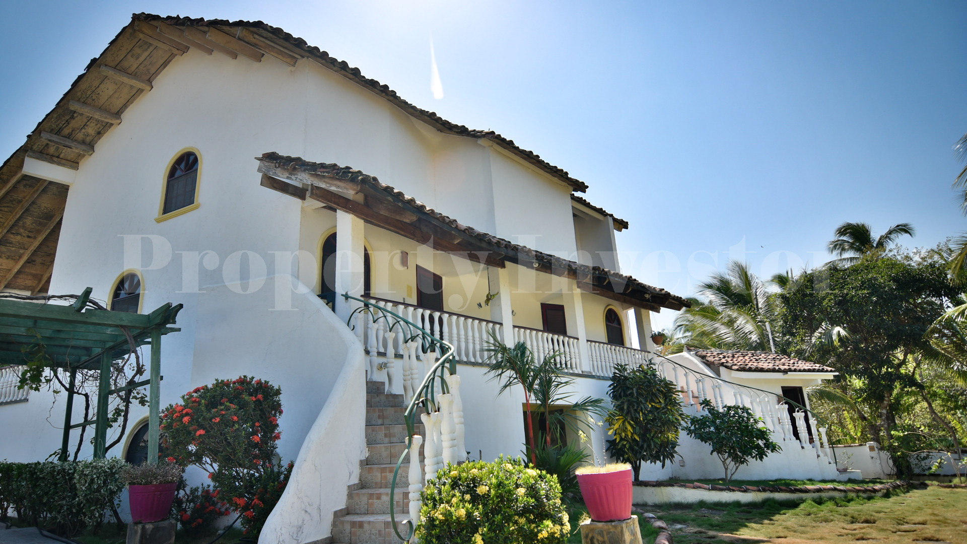 Unique 6 Bedroom Beachfront Home on Playa Venao for Sale in Pedasi, Panama