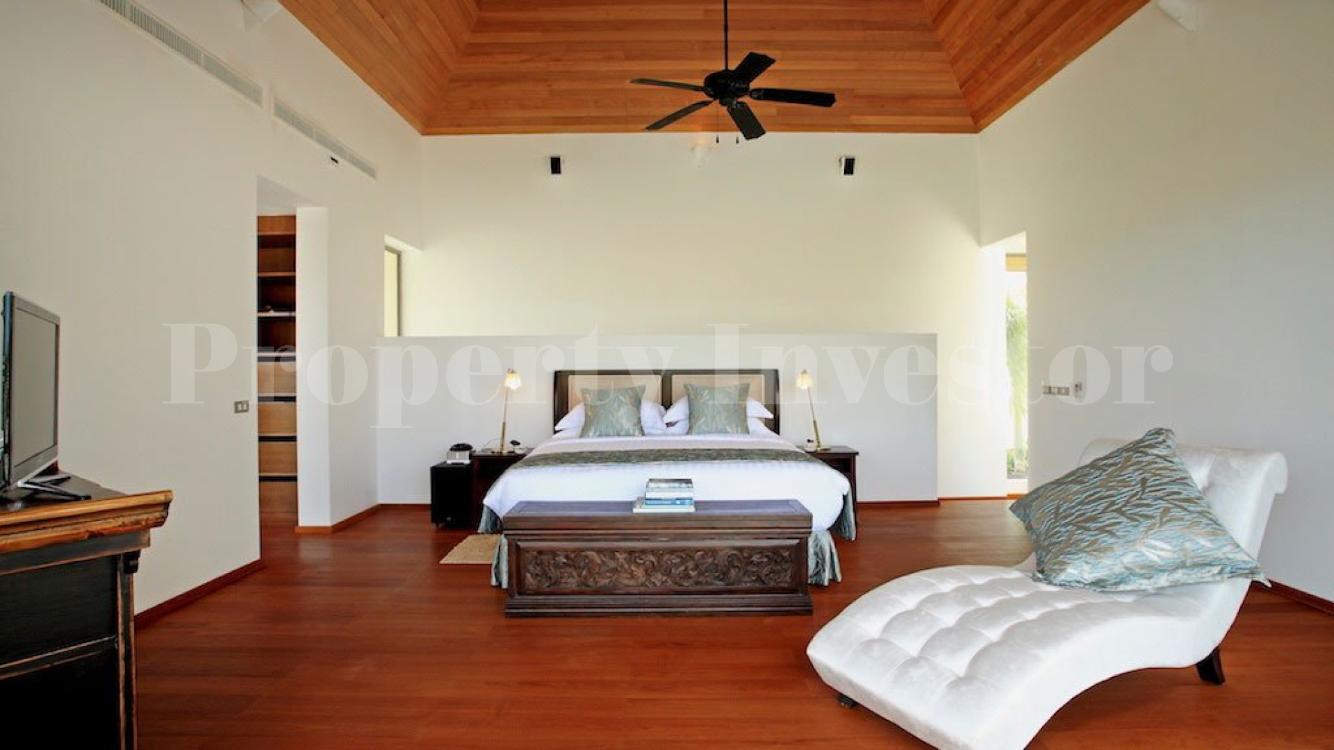 5 Bedroom Luxury Hillside Villa in Layan