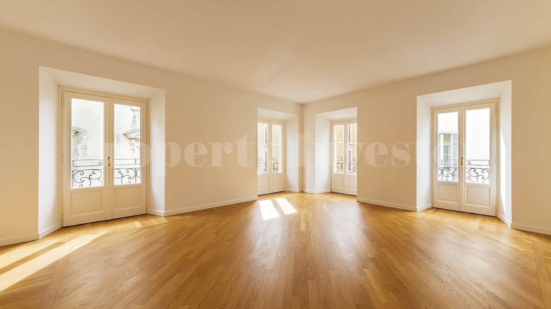 Beautifully Restored 2 Bedroom Apartment in the Centre of Como (Apartment 2Y)