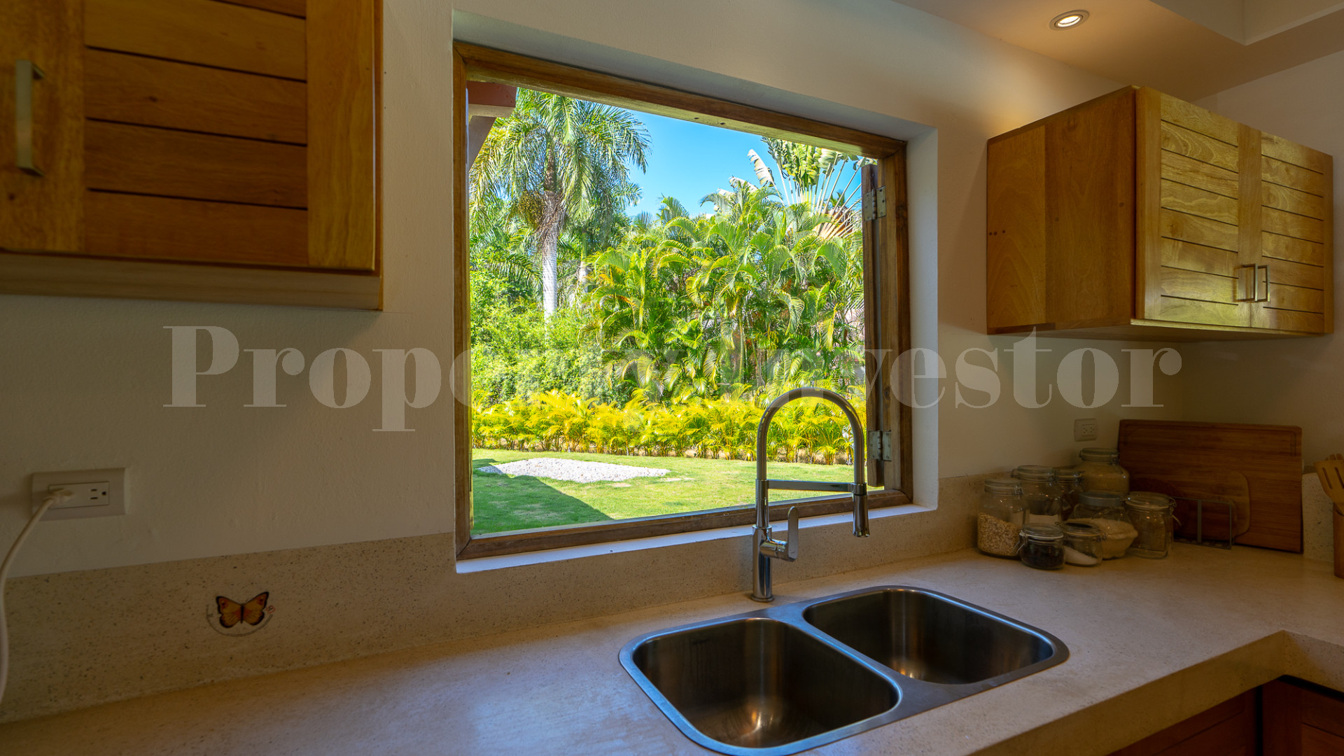 Spacious 6 Bedroom Contemporary Villa for Sale Near Playa Bonita, Dominican Republic