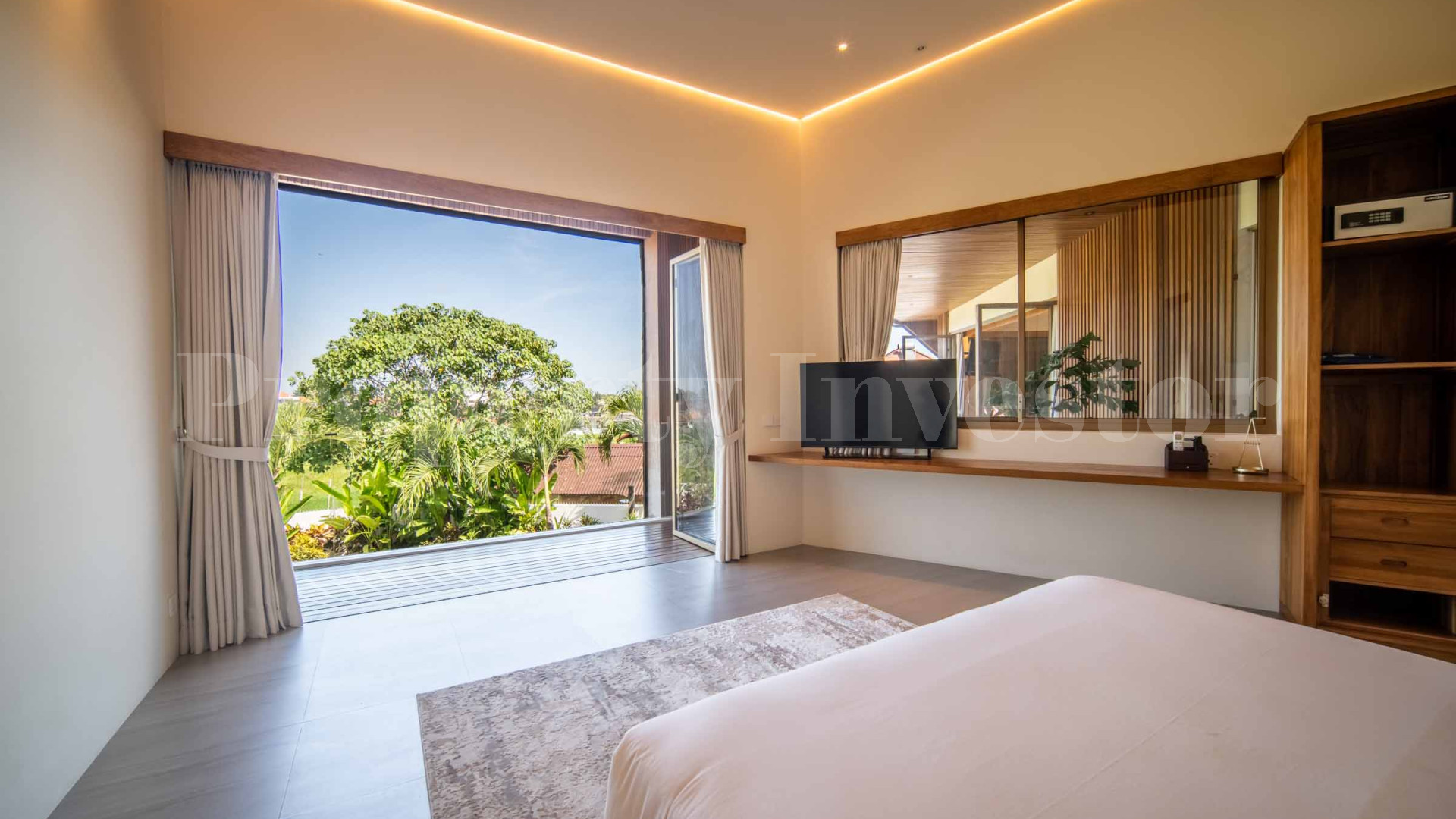 Immaculate 4 Bedroom Ultra-Luxe Villa with High-End Finish for Sale in Canggu Berawa, Bali