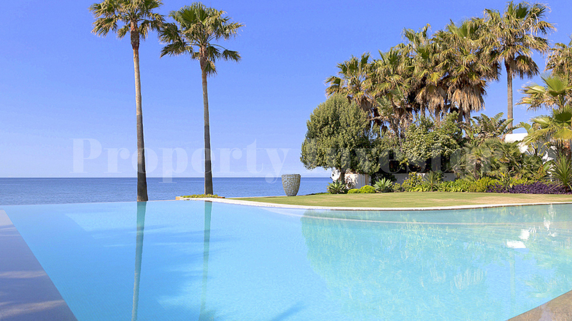 Modern 6 Bedroom Beachfront Villa in Marbella