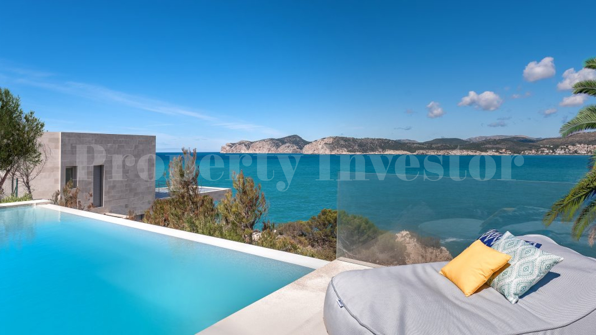 5 Bedroom First Line Sea View Villa in Nova Santa Ponsa