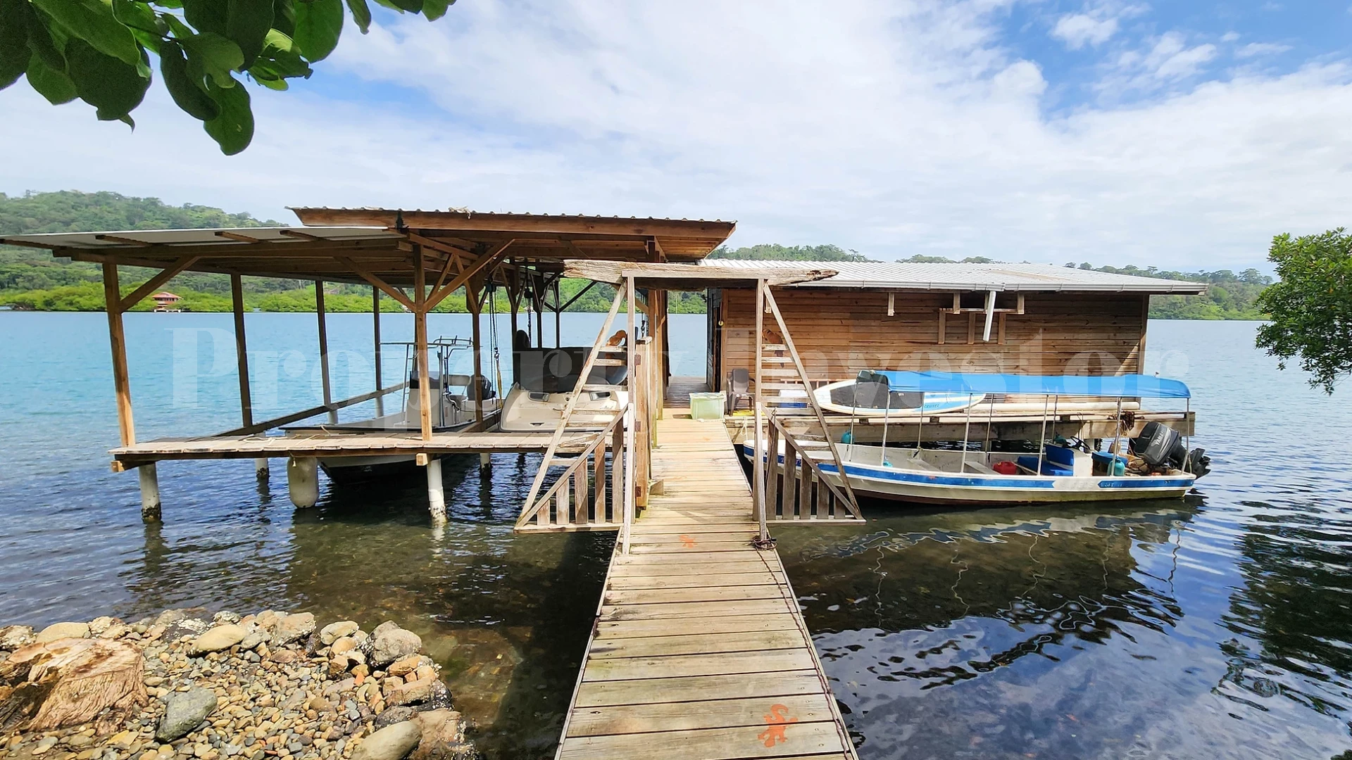 Off-Grid 3144 m² Private Tropical Eco Island in Bocas del Toro, Panama