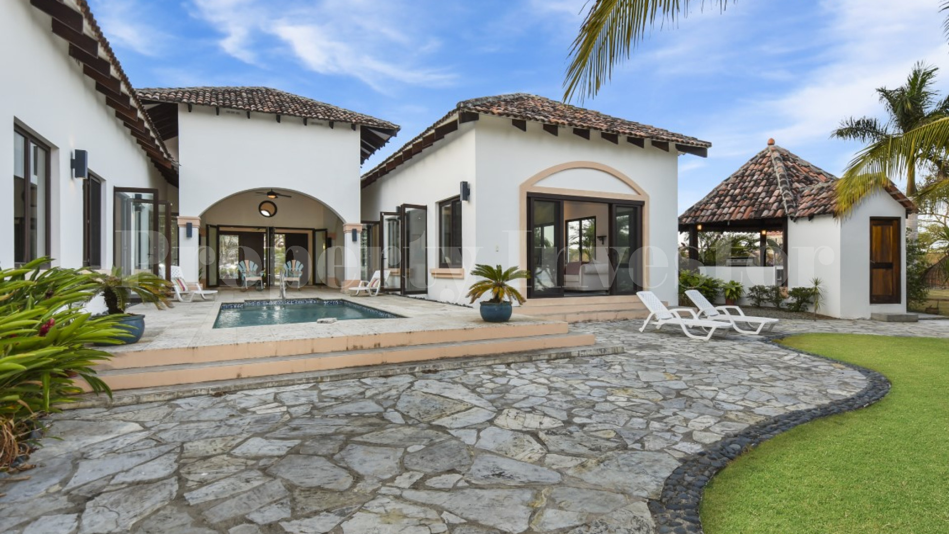 Elegant 4 Bedroom Beachfront Estate for Sale in Pedasi, Panama