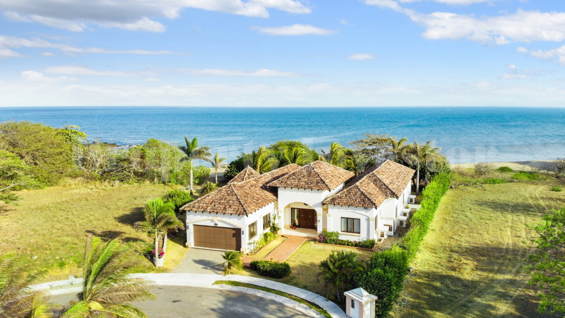 Elegant 4 Bedroom Beachfront Estate for Sale in Pedasi, Panama