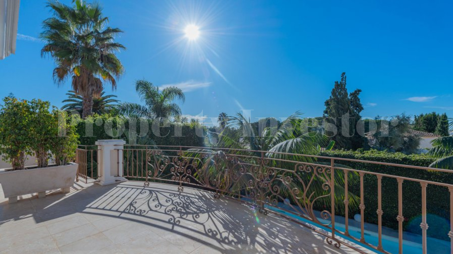 Classic 6 Bedroom Marbella Villa on the Golden Mile