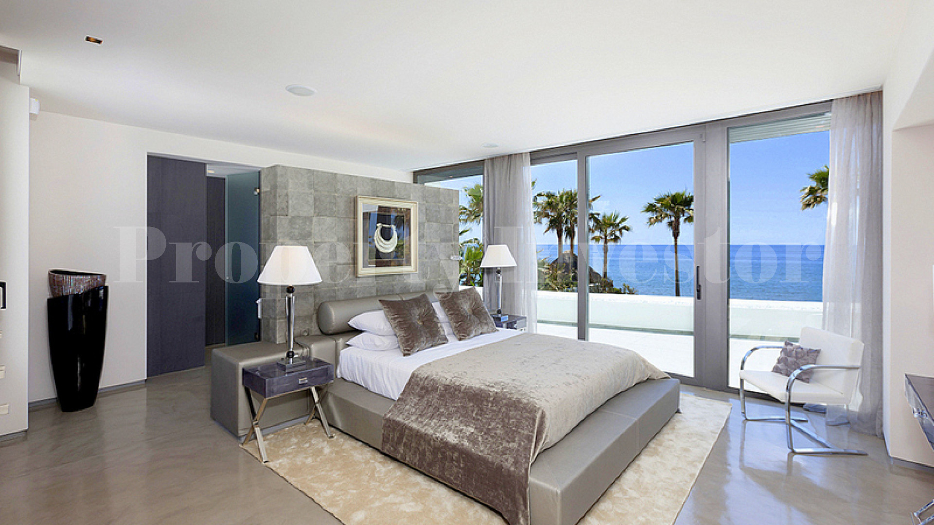 Modern 6 Bedroom Beachfront Villa in Marbella