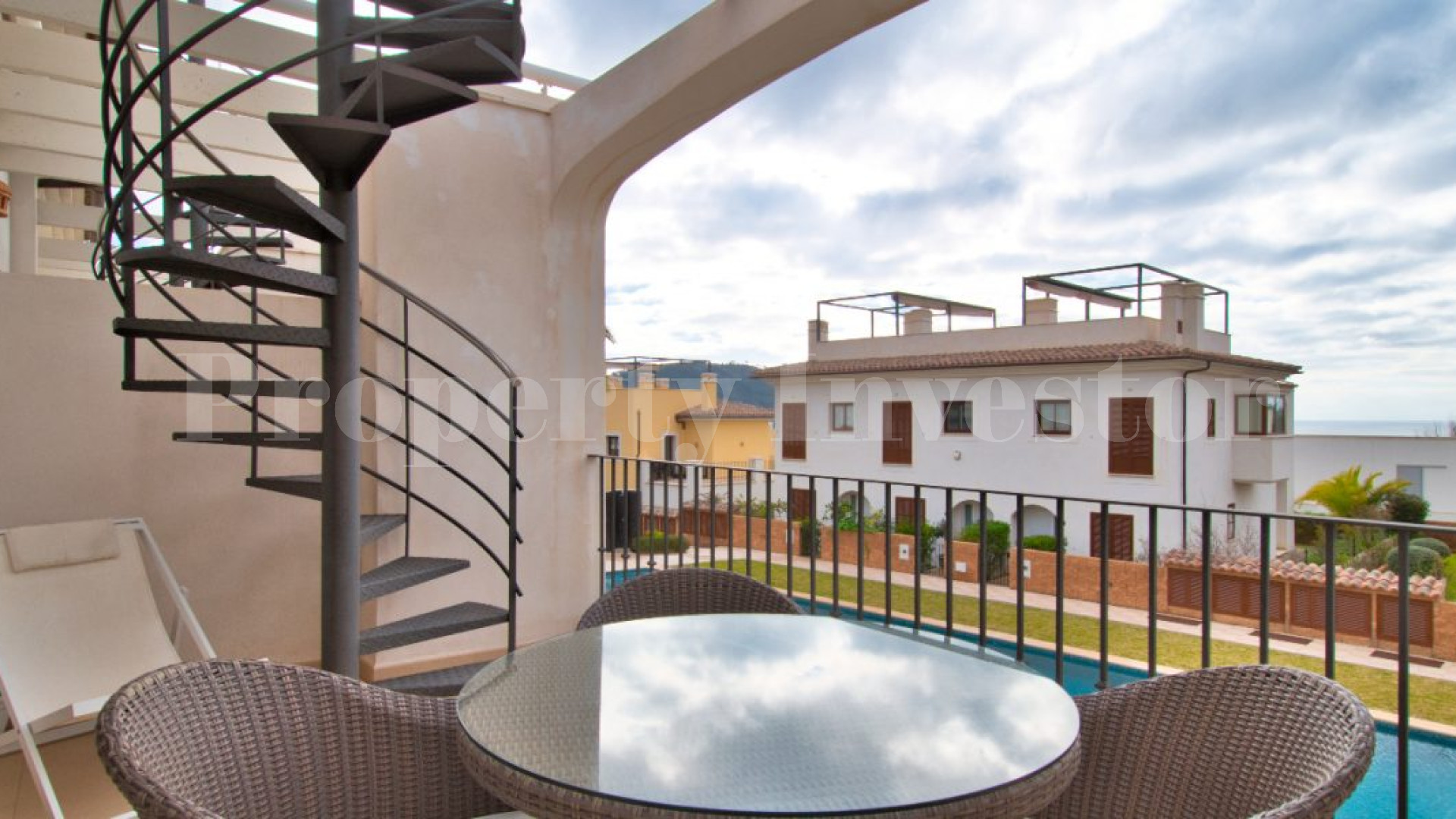 Modern 2 Bedroom Sea View Townhouse in Camp de Mar