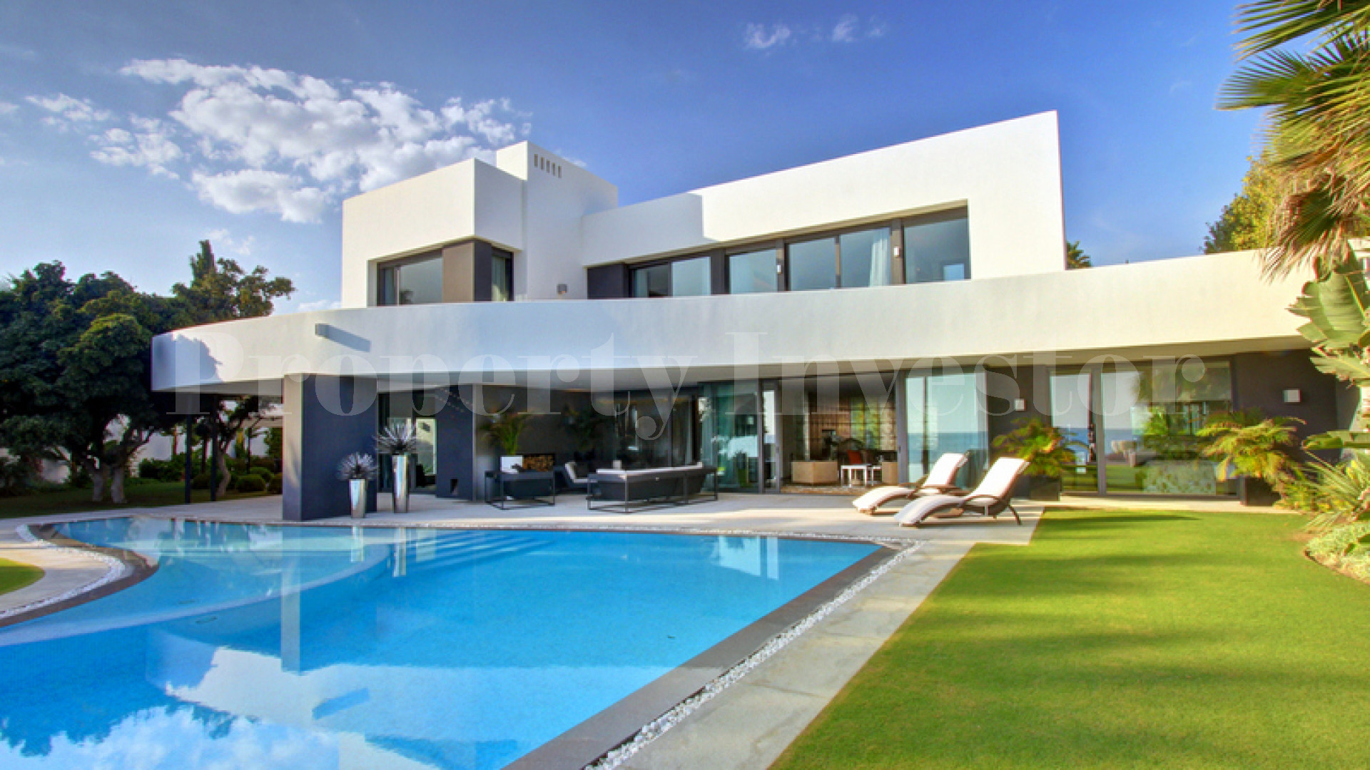 Modern 6 Bedroom Beachfront Villa in Marbella