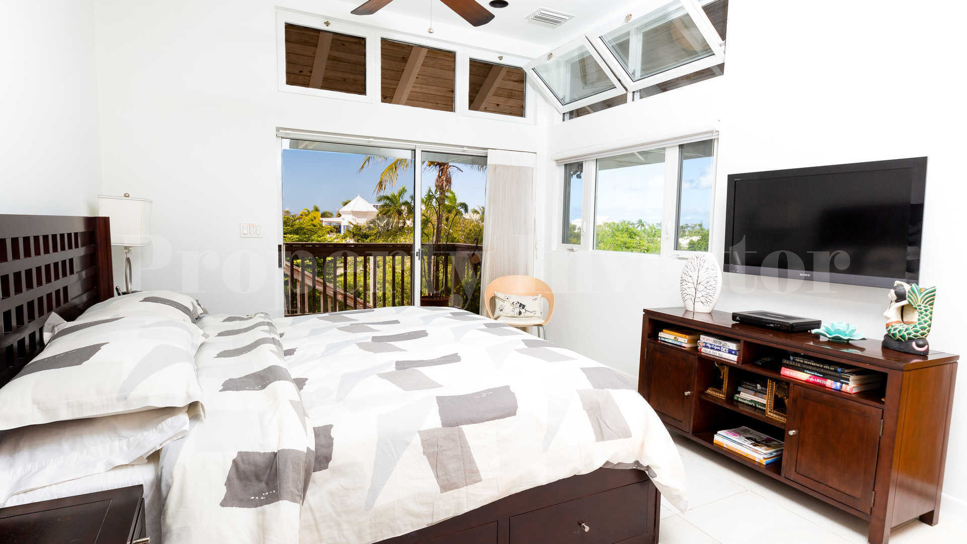 Cozy 4 Bedroom Luxury Hillside Villa in Leeward, Turks & Caicos