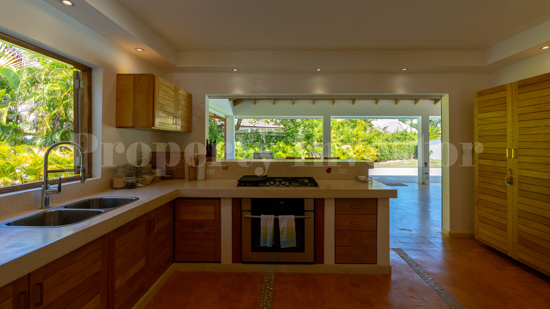 Spacious 6 Bedroom Contemporary Villa for Sale Near Playa Bonita, Dominican Republic