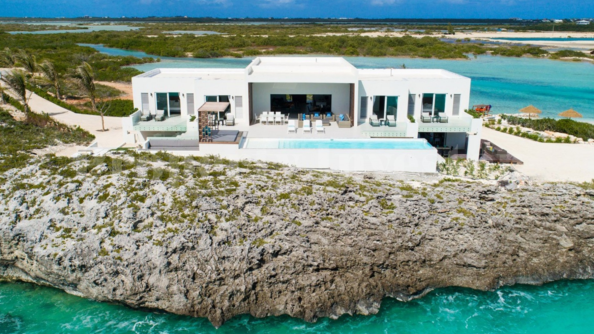 Stunning 6 Bedroom Beachfront Villa in Turk & Caicos